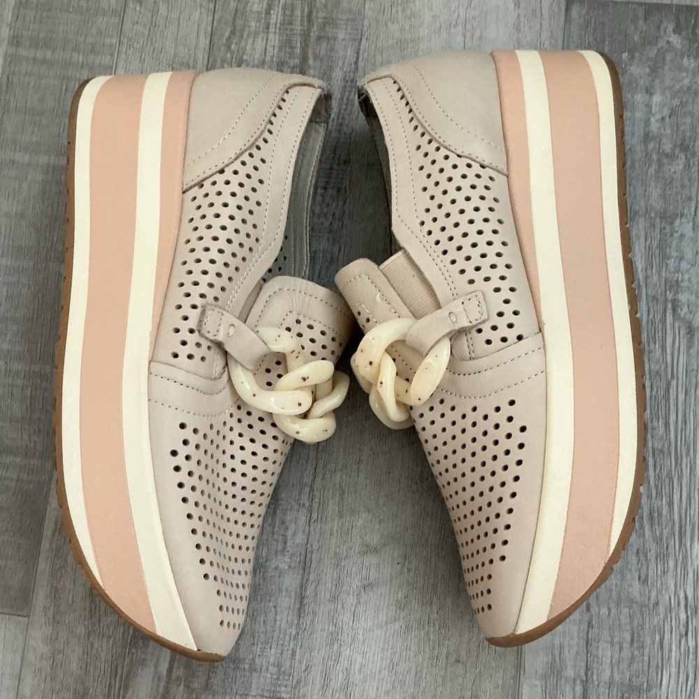 DOLCE VITA JHENEE PERFORATED
SNEAKERS- SAND NUBUCK - Picture 3 of 6